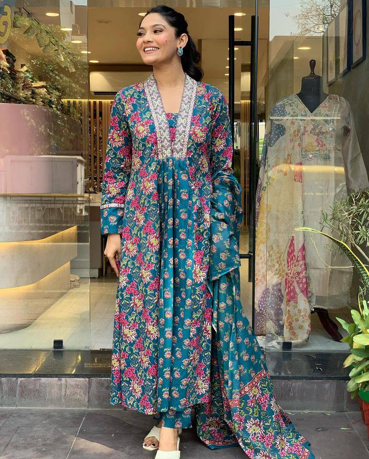 Teal Cotton Kurta Pant Set With Print With Thread Embroidered On Neck