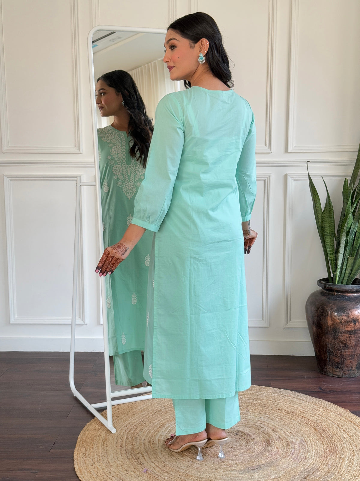Turquiose Cotton Elegant Kurta Pant Set With Chikankari Work