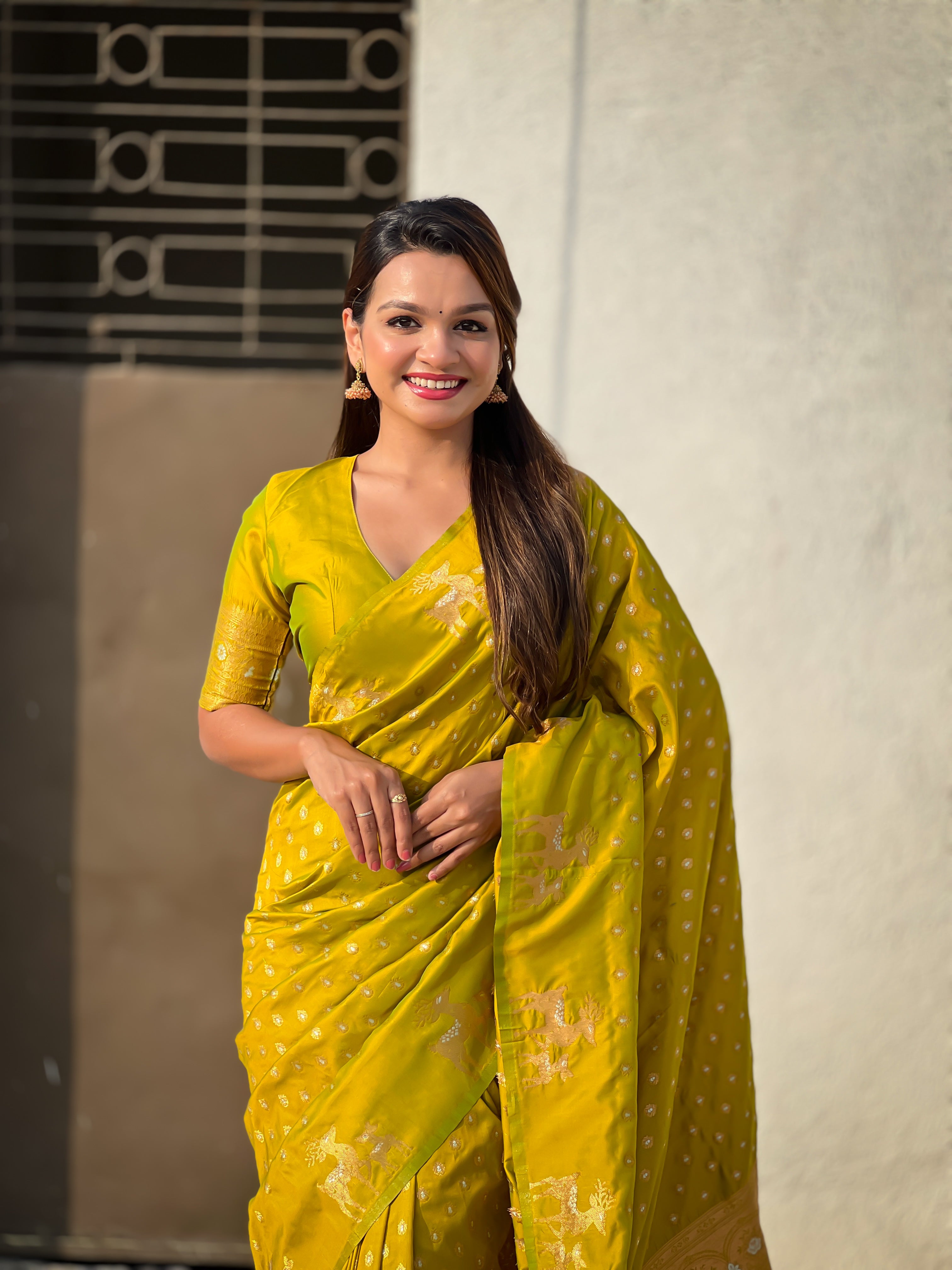 Weaving Dual Jari Designer Green Soft Silk Ethnic Saree