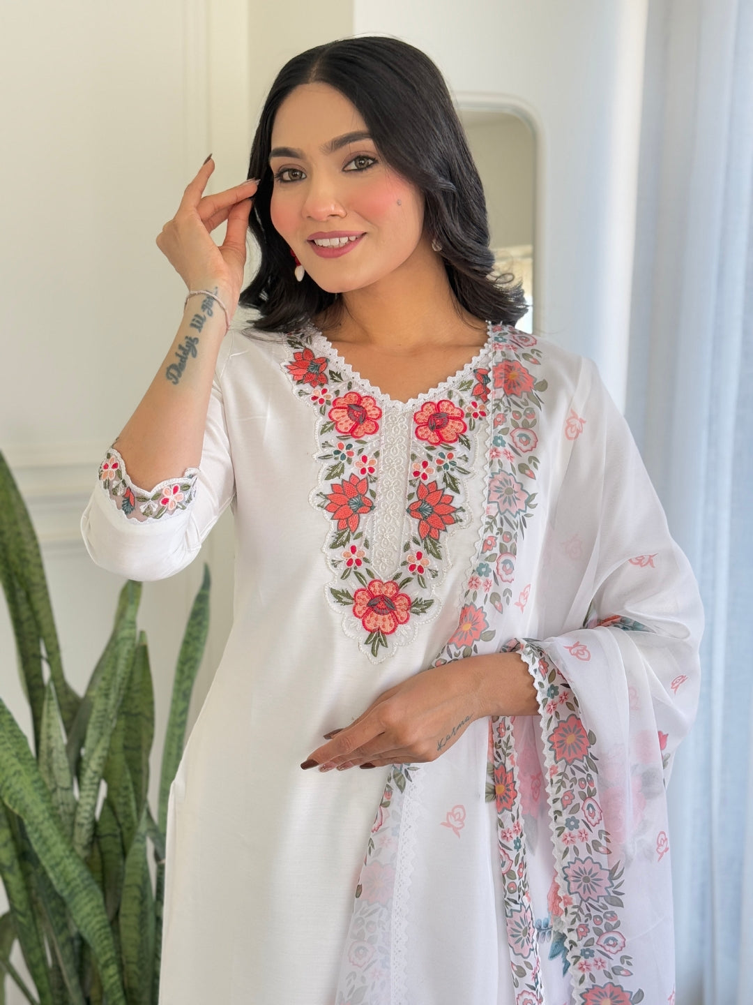 White Bsy Viscose Elegant Kurta Pant Set With Thread Work