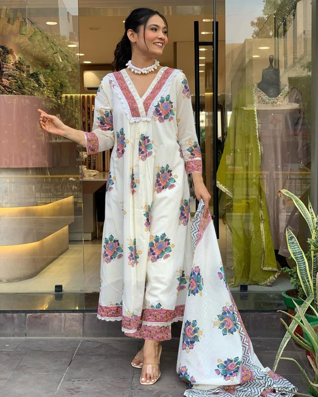 White Cotton Kurta Pant Set With Print With Heavy Thread Embroidered Work