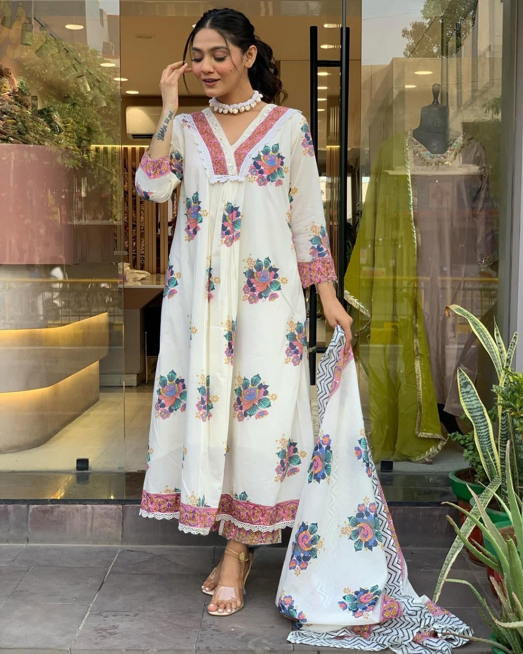 White Cotton Kurta Pant Set With Print With Heavy Thread Embroidered Work