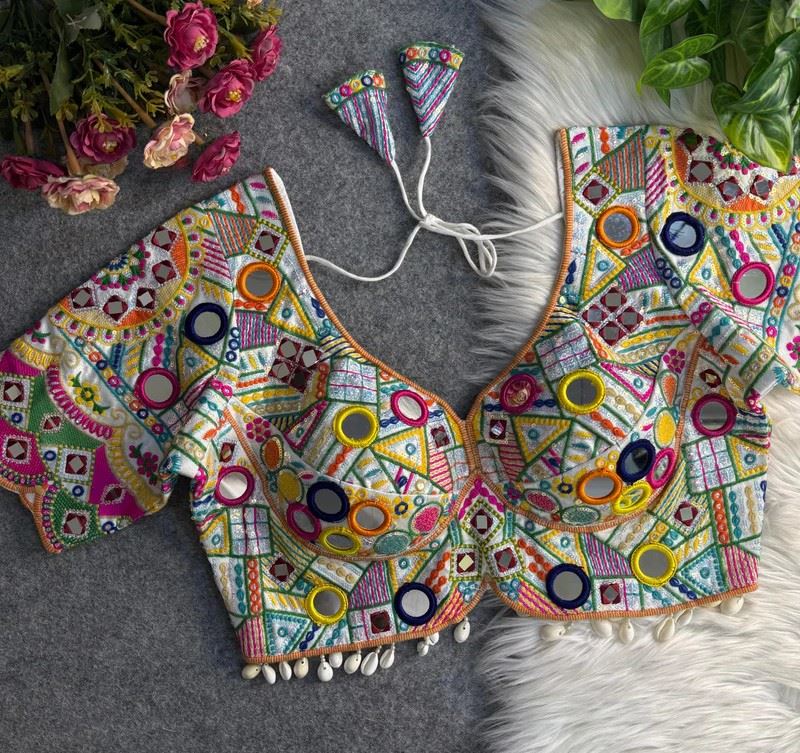 White Gamthi Navratri Blouse with Sweetheart Neck & Mirror Work