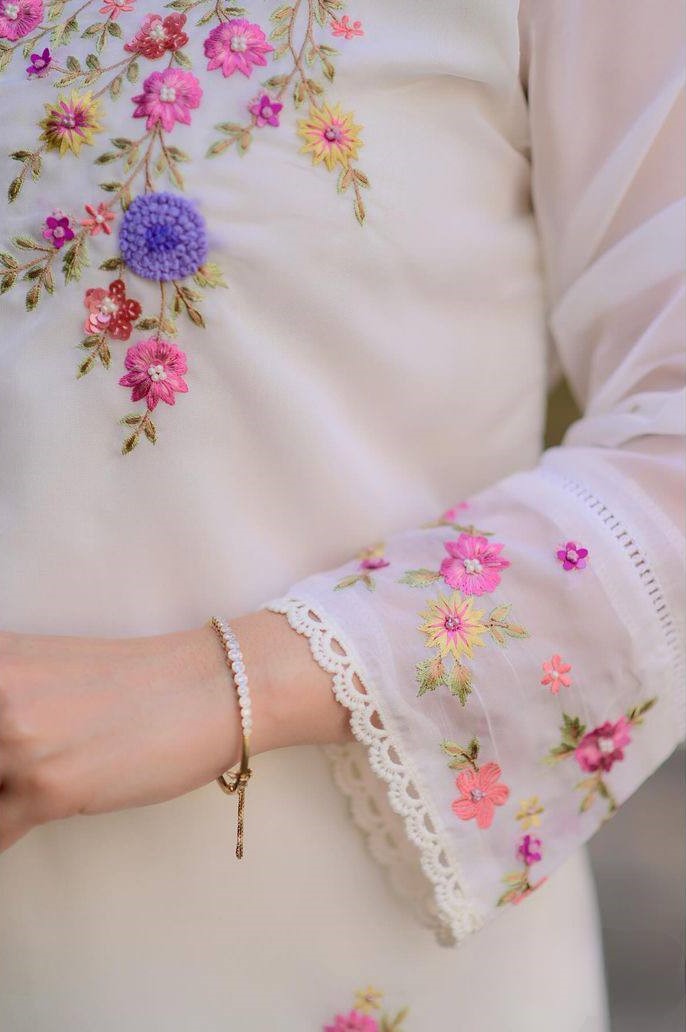 White Kurta Pant Set With Heavy Thread Embroidery With Sequins Work