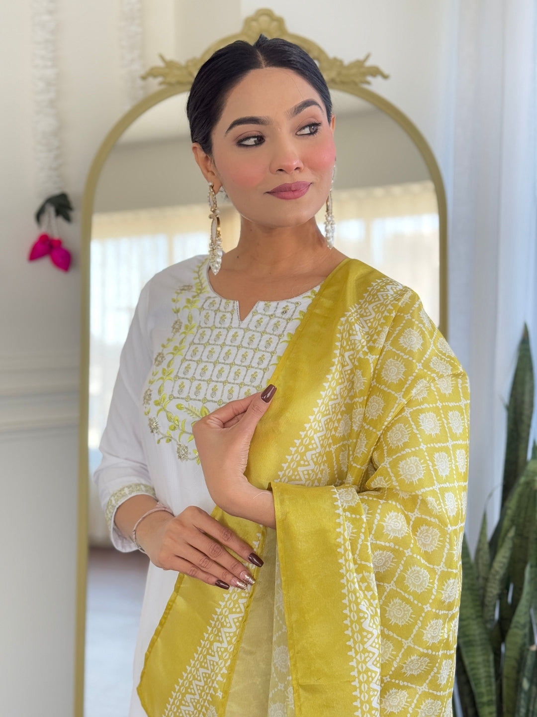 White Viscose Elegant Kurta Pant Set With Embroidery Work