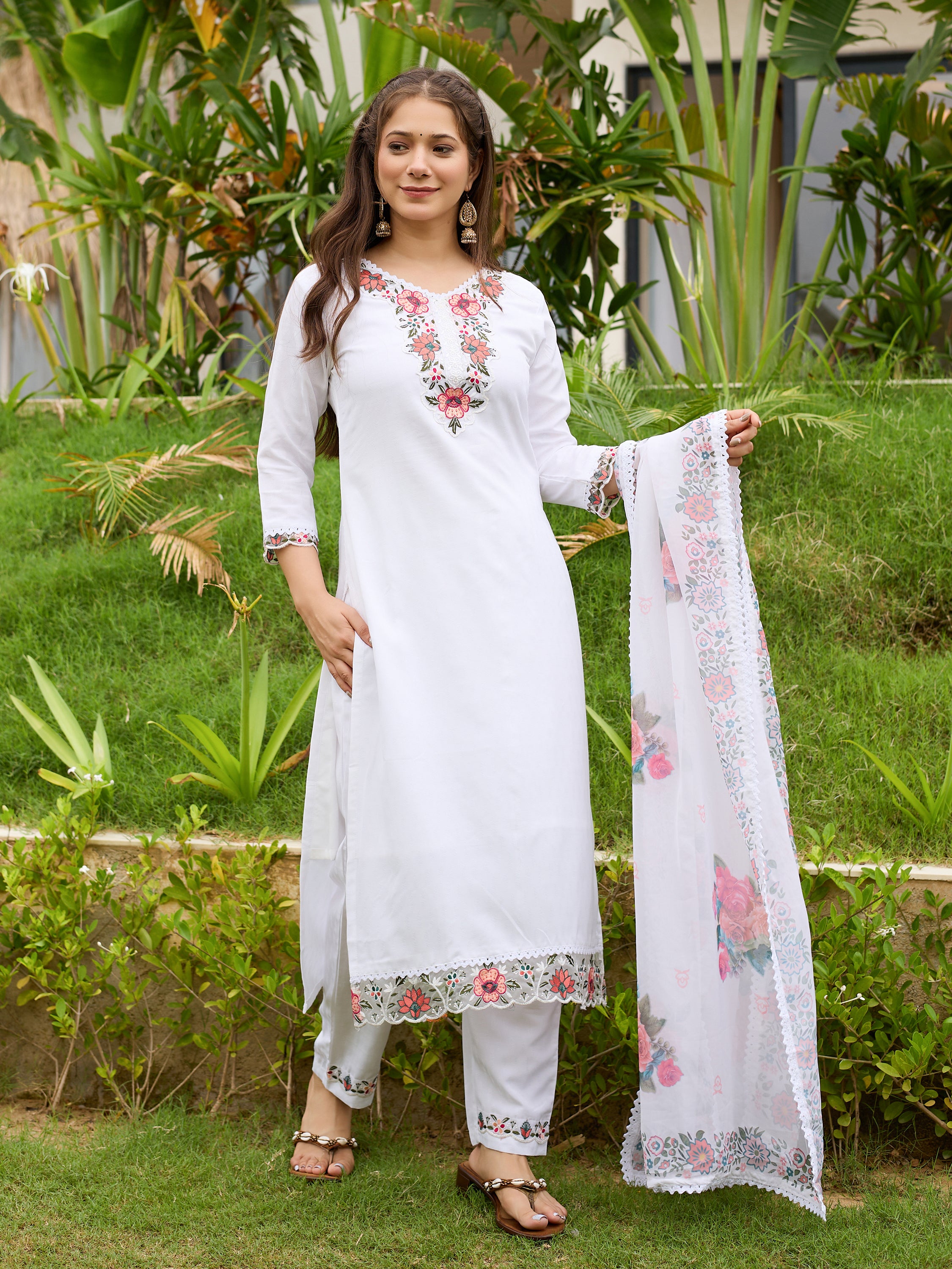 White Viscose Elegant Kurta Pant Set With Thread Work