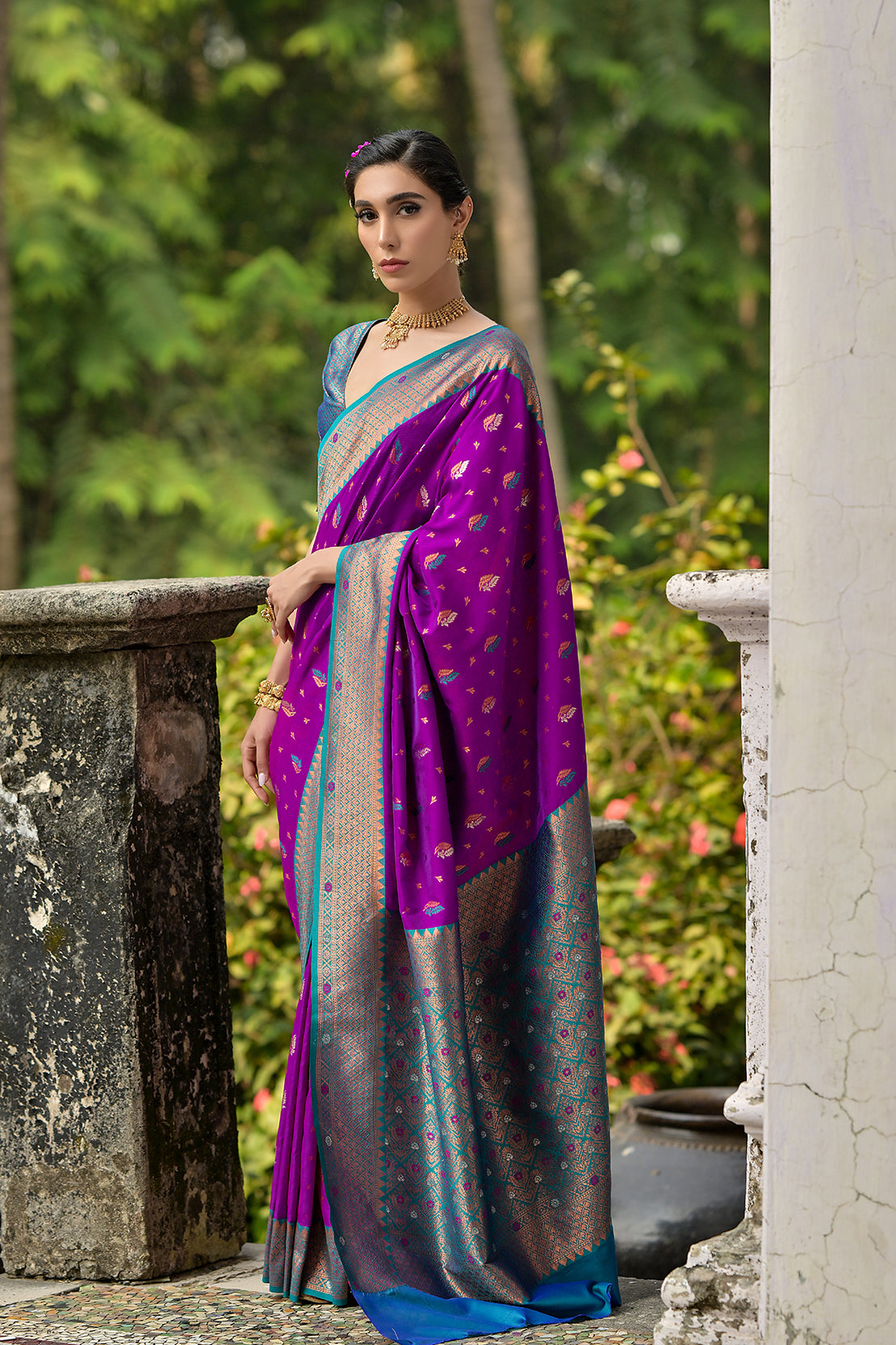 Wine Banarasi Silk Saree with Leaf Design and Contrast Pallu