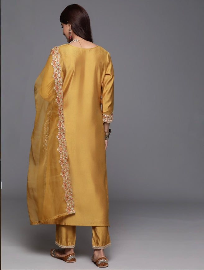 Yellow Chanderi Kurta Pant Set With Heavy Thread Embroidered Work