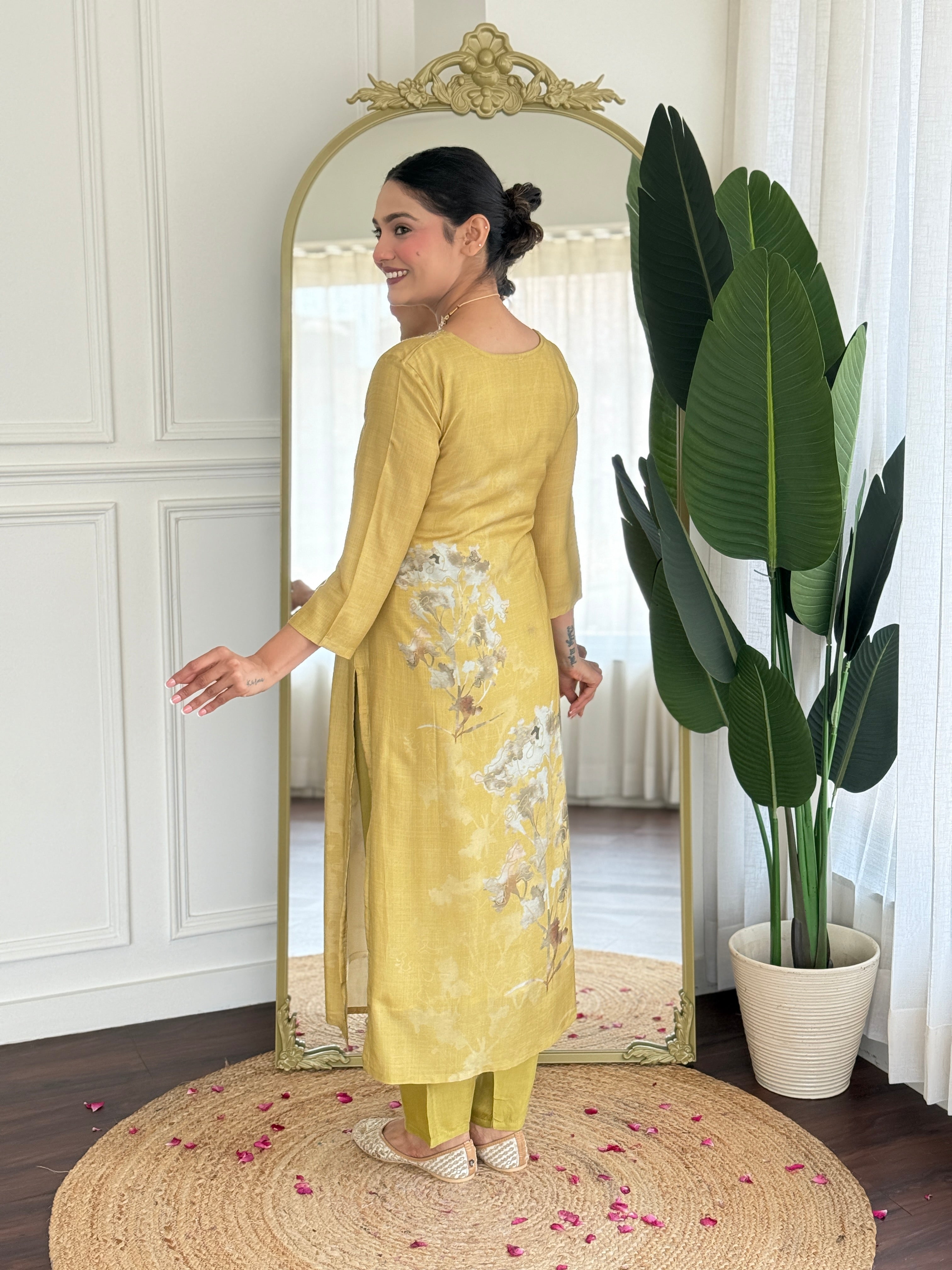 Yellow Pure Muslin Kurta Pant Set With Heavy Thread Embroidery Work With Digital Print