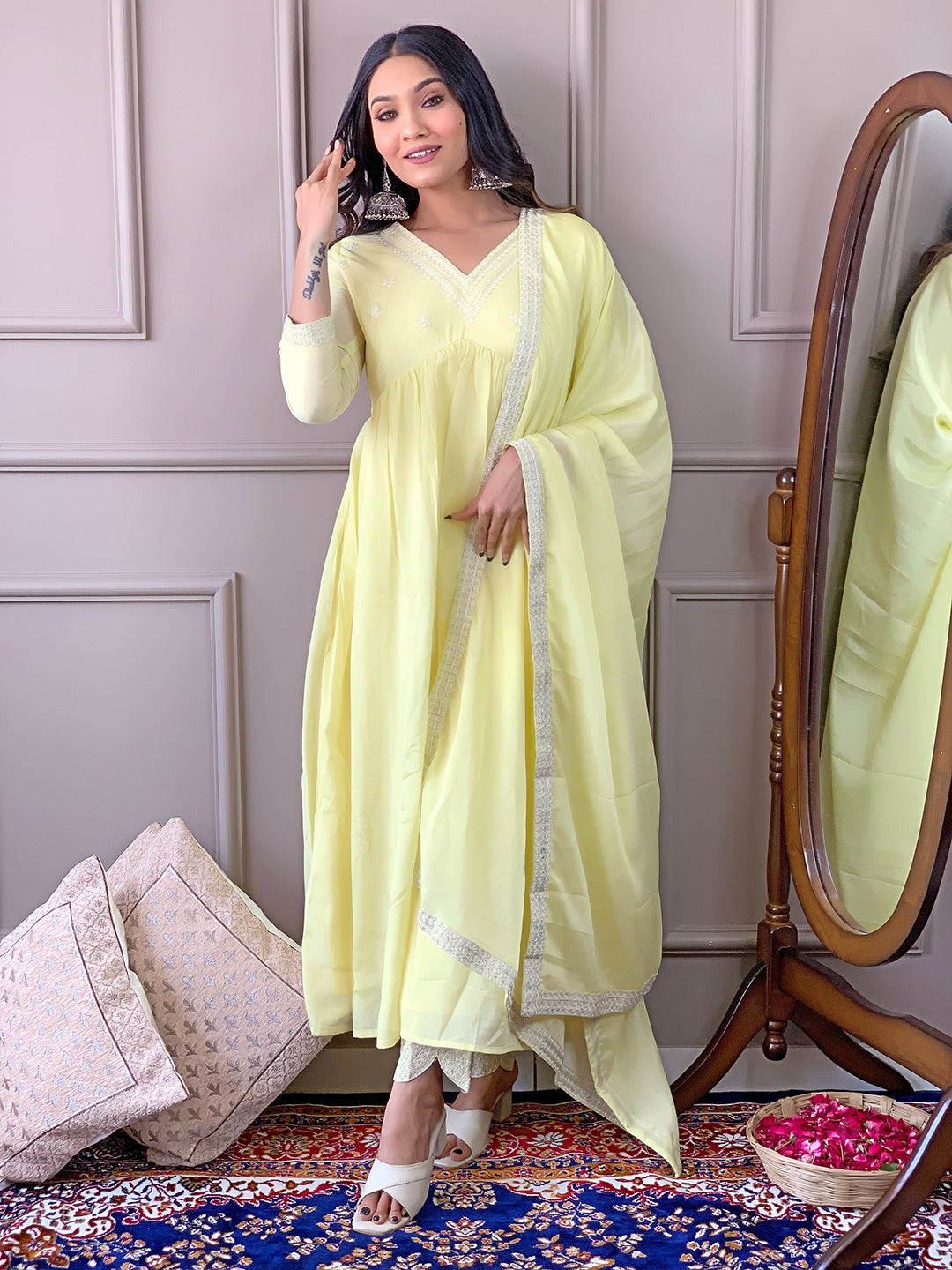 Yellow Silk Chiffon Elegant Kurta Pant Set With Thread Work